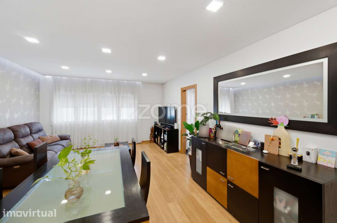 Apartamento T2 com box na Urbanização do Jardim da Amoreira - Grande imagem: 4/36