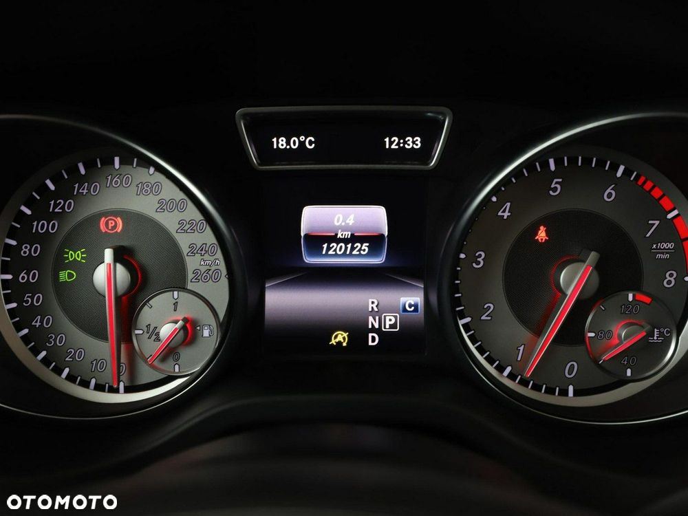Mercedes-Benz GLA 250 4-Matic Urban - 23