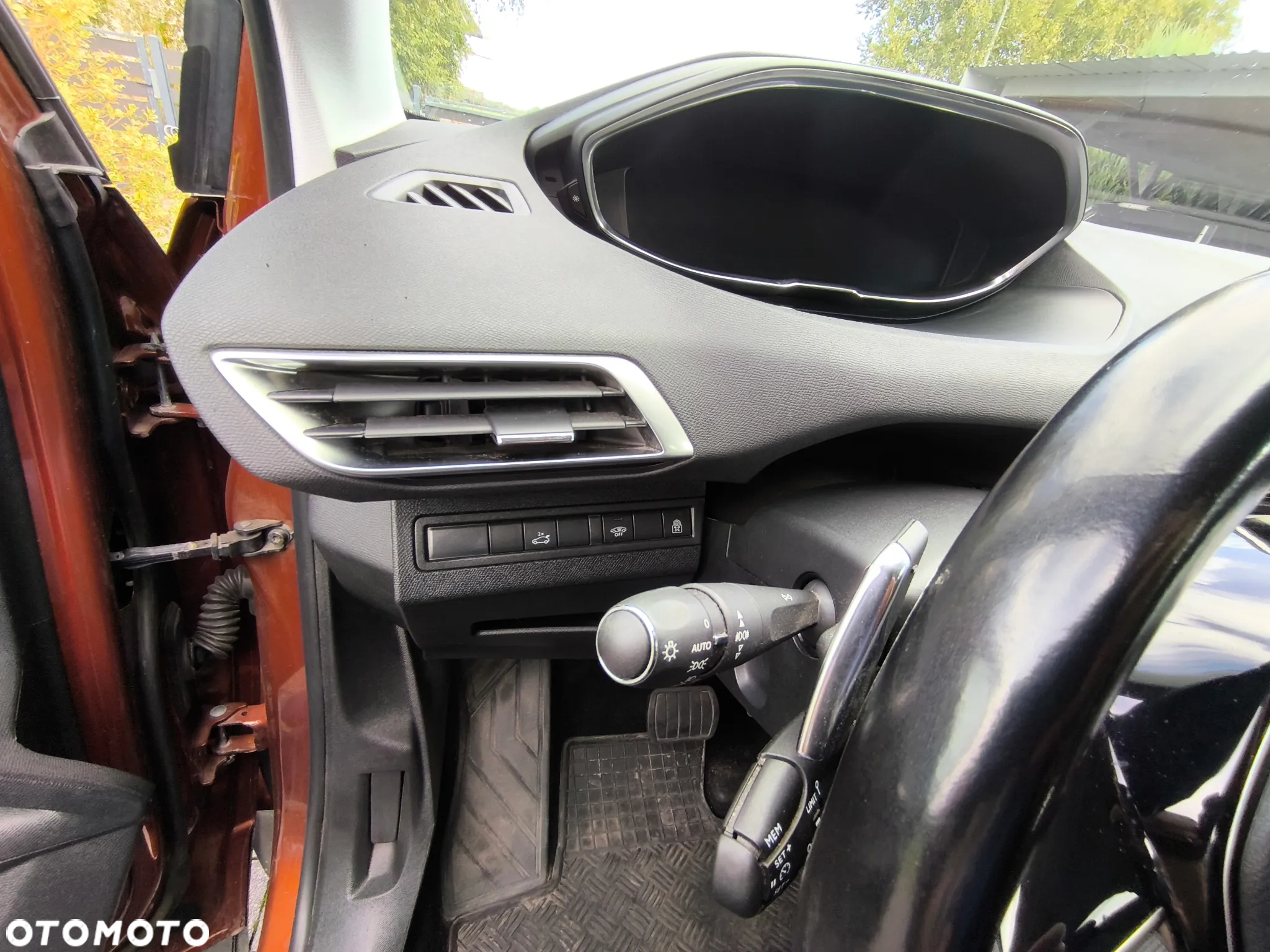 Peugeot 3008 1.6 PureTech GPF Allure S&S EAT8 - 13
