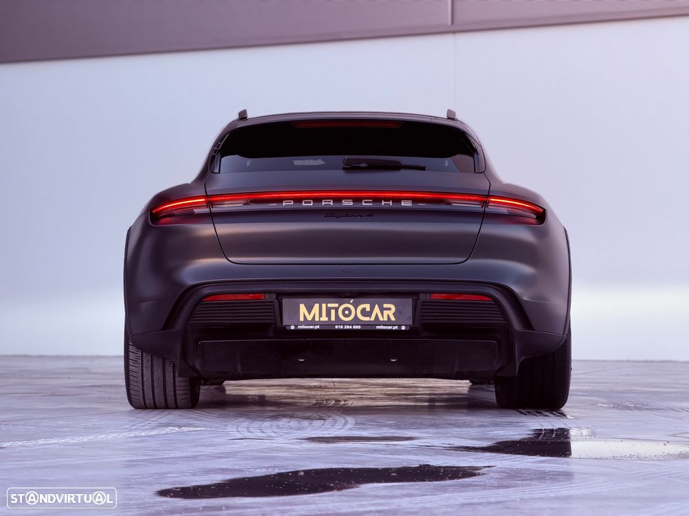 Porsche Taycan Cross Turismo 4 - 7