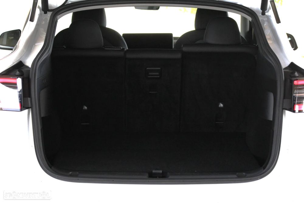 Tesla Model Y Long Range Dual Motor AWD - 22