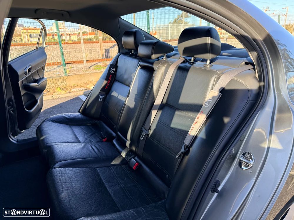 Honda Civic 1.8 ES - 18