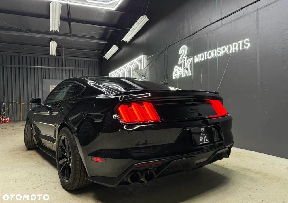 Ford Mustang - 6