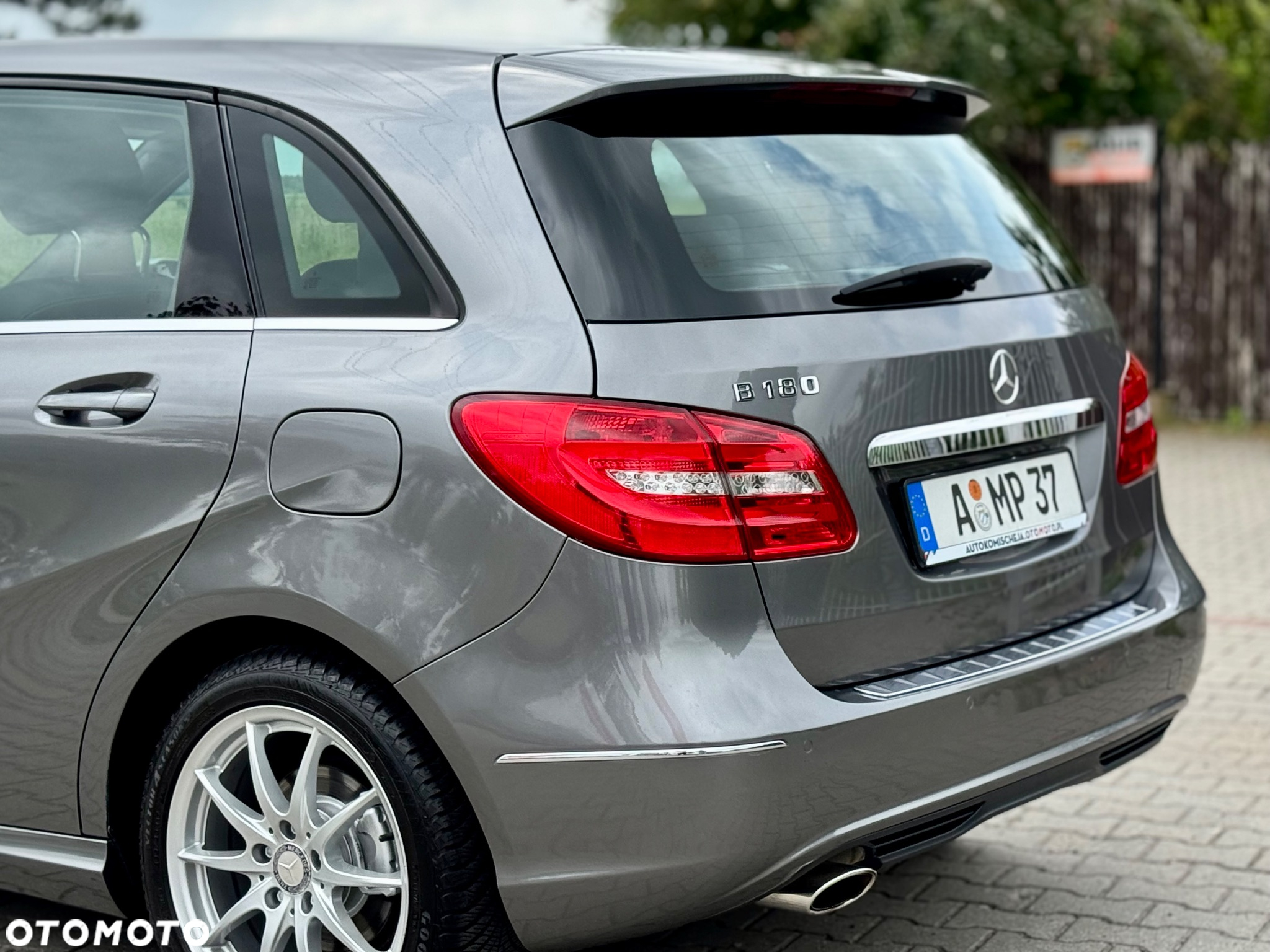 Mercedes-Benz Klasa B 180 BlueEFFICIENCY Edition - 26