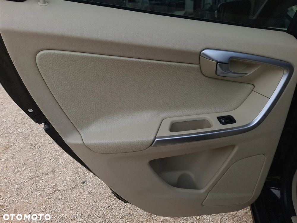Volvo XC 60 2.4D AWD Summum - 24