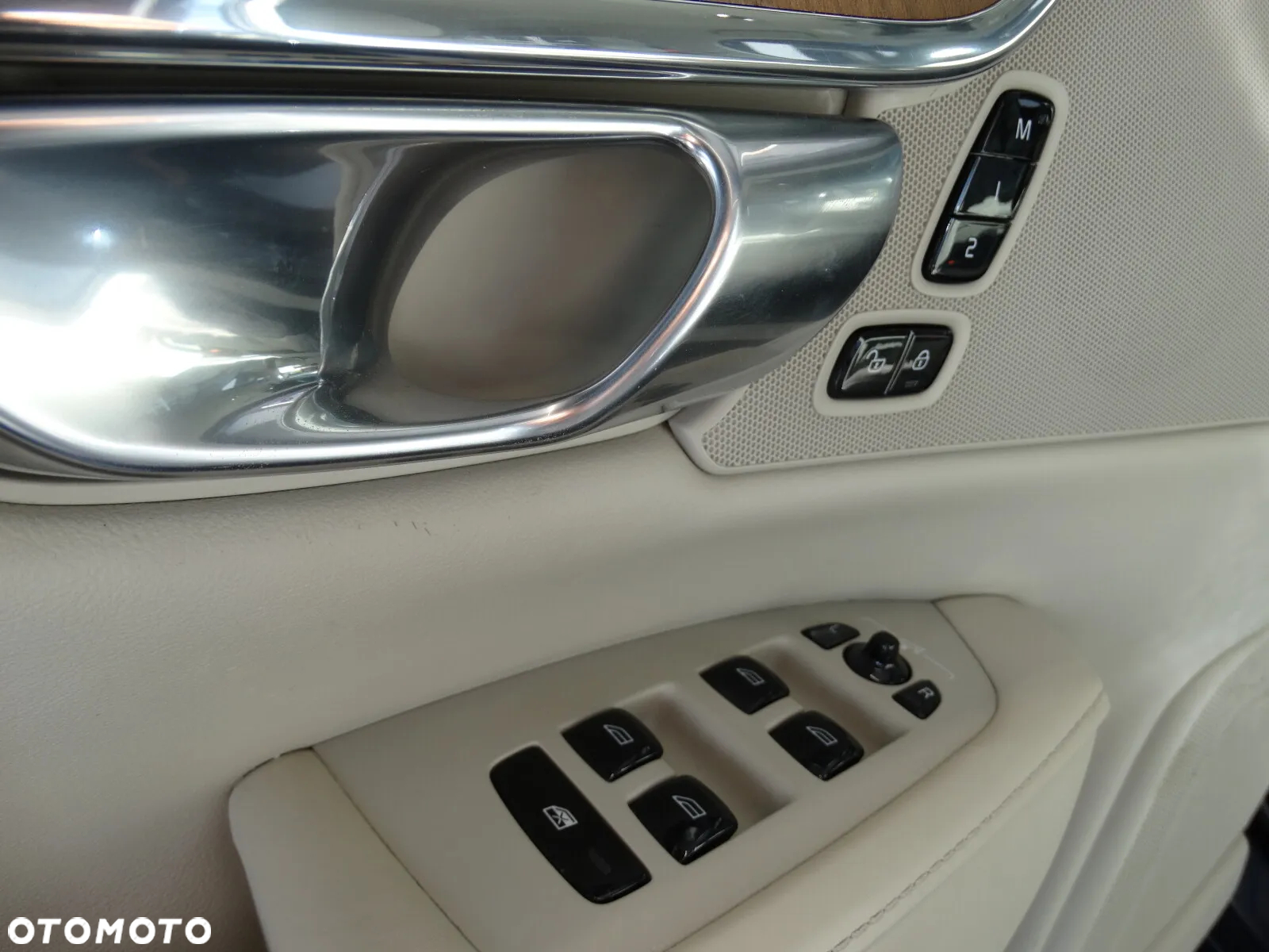 Volvo S90 T4 Momentum Pro - 22