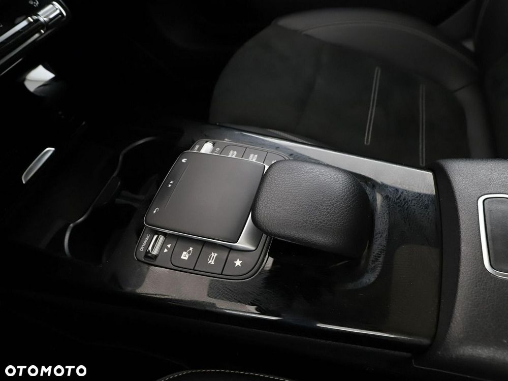 Mercedes-Benz CLA 180 7G-DCT AMG Line - 32