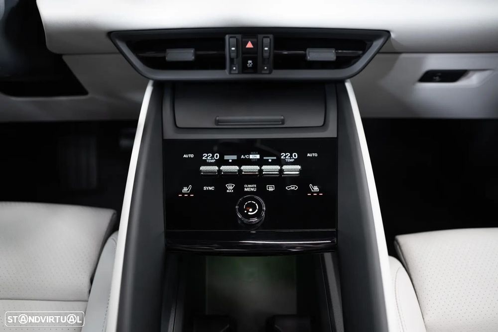 Porsche Macan Electric - 44