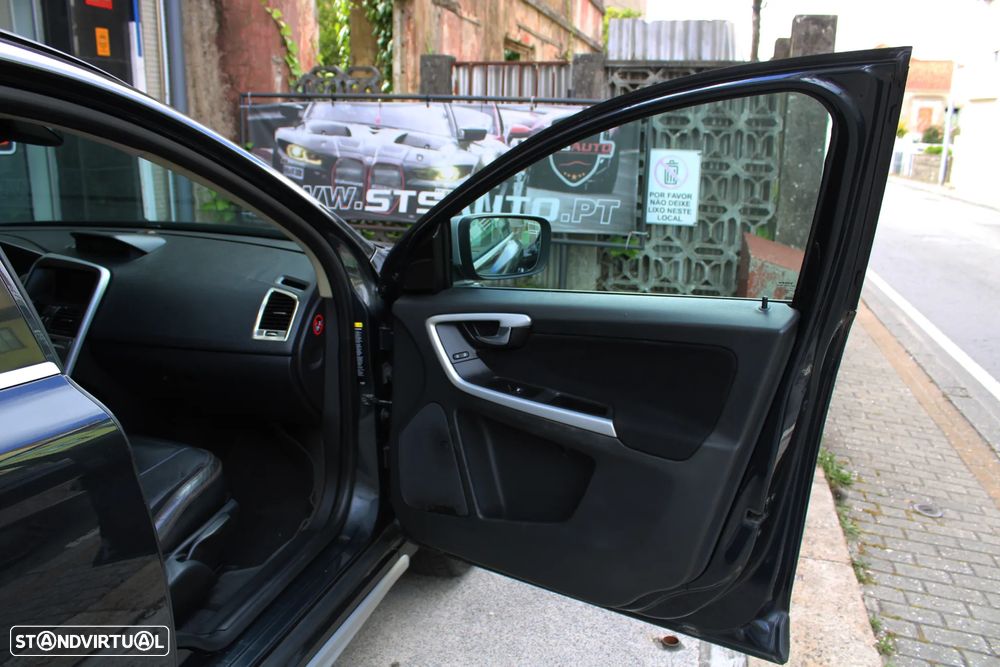 Volvo XC 60 D5 Momentum Geartronic - 29