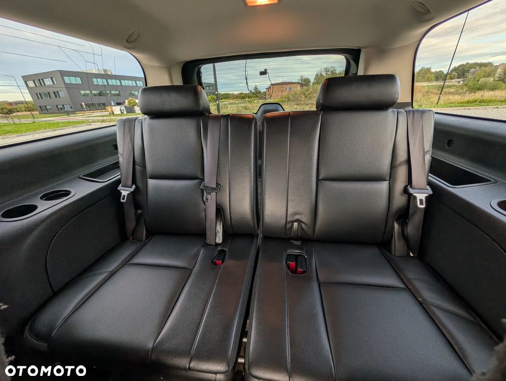 Chevrolet Suburban - 7