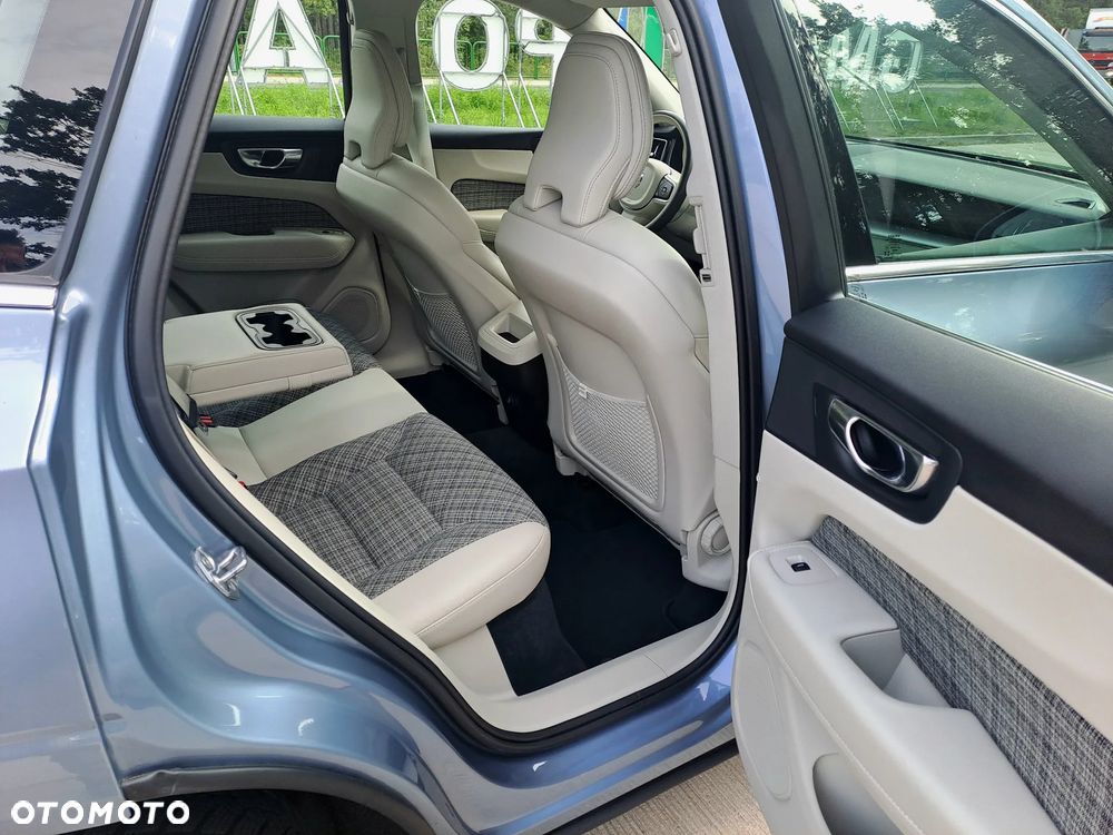 Volvo XC 60 B4 D AWD Momentum Pro - 11