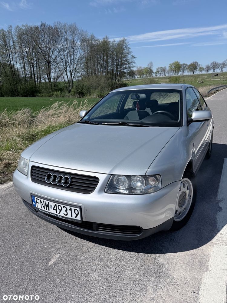 Audi A3 3-drzwiowe 1.6 Attraction - 1