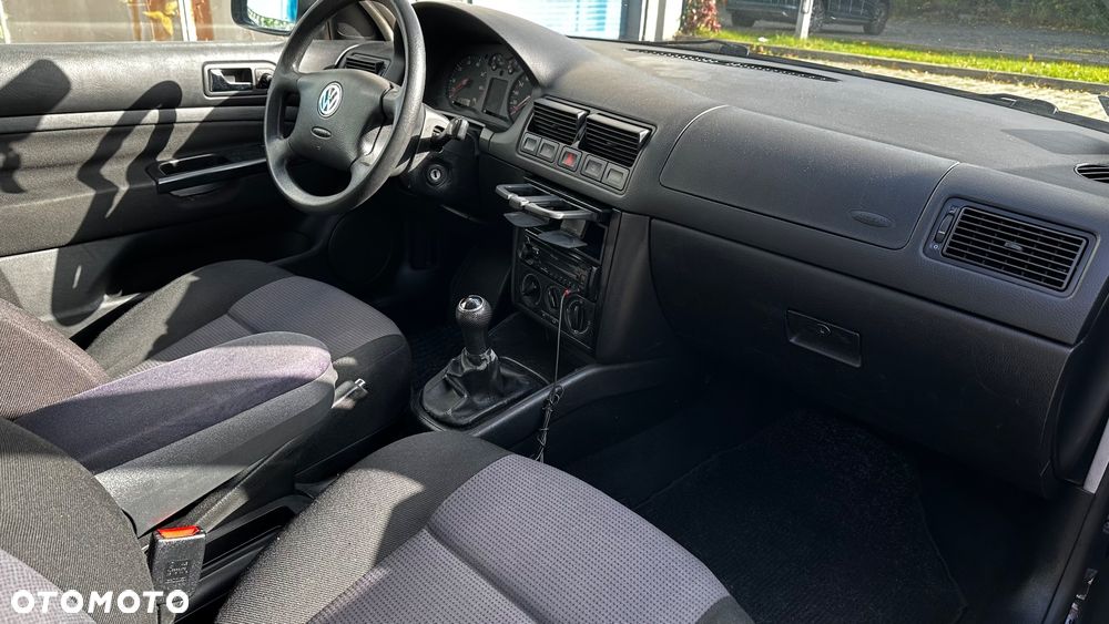 Volkswagen Golf - 29