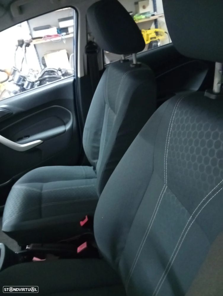 Ford Fiesta 1.4 TDCI Titanium - 8