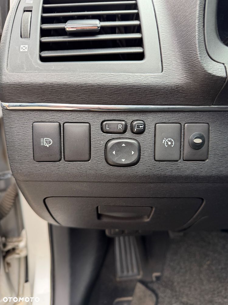 Toyota Avensis 1.8 Sol plus NAVI - 19