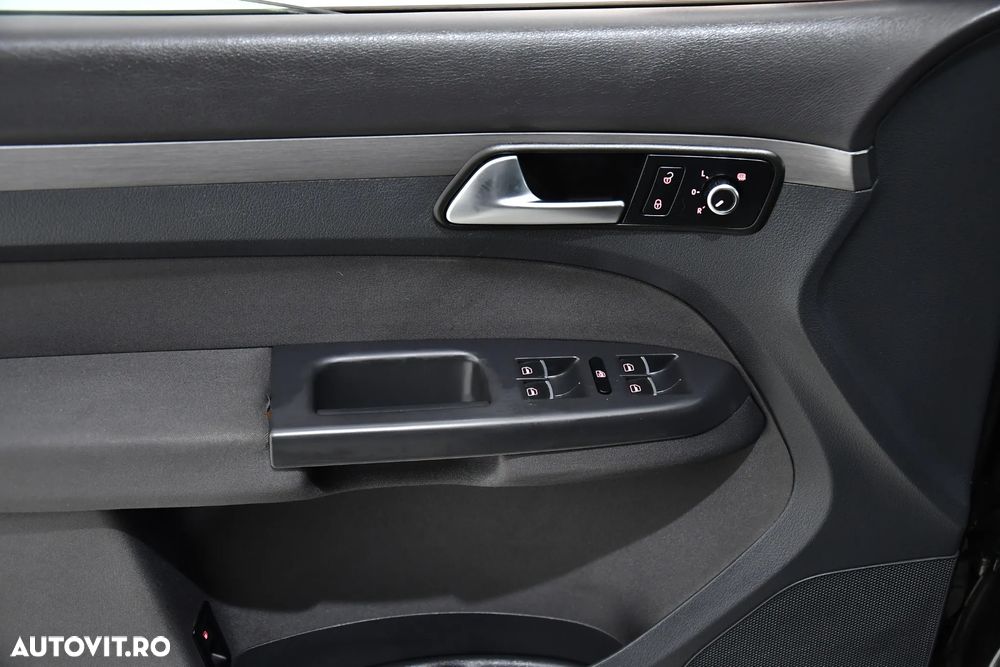 Volkswagen Touran 1.6 TDI DSG Highline - 20