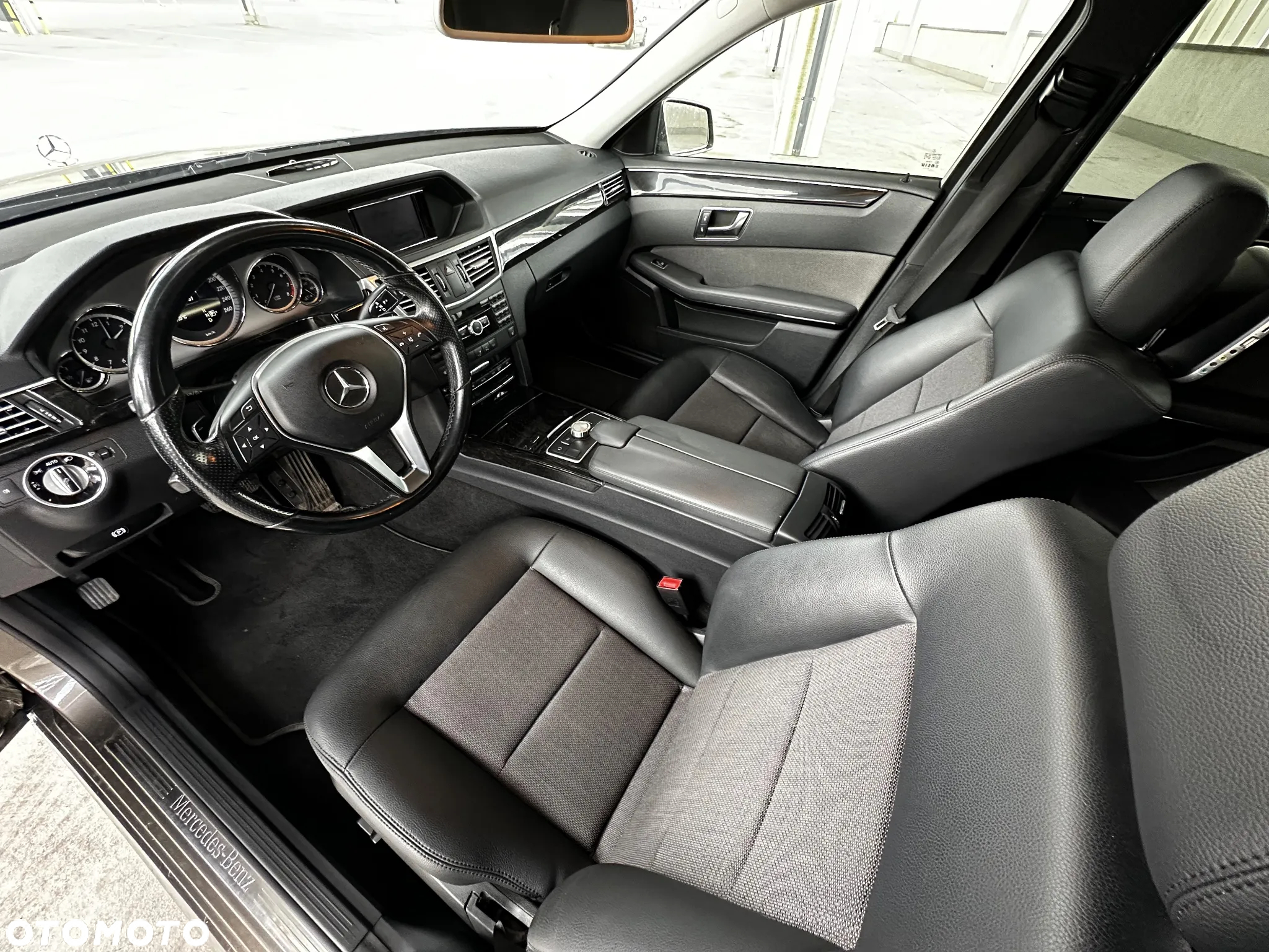 Mercedes-Benz Klasa E 200 T CGI BlueEFFICIENCY 7G-TRONIC Avantgarde - 16
