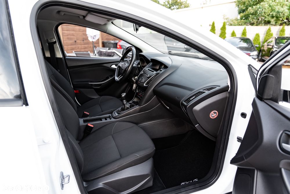 Ford Focus 1.0 EcoBoost Trend - 25