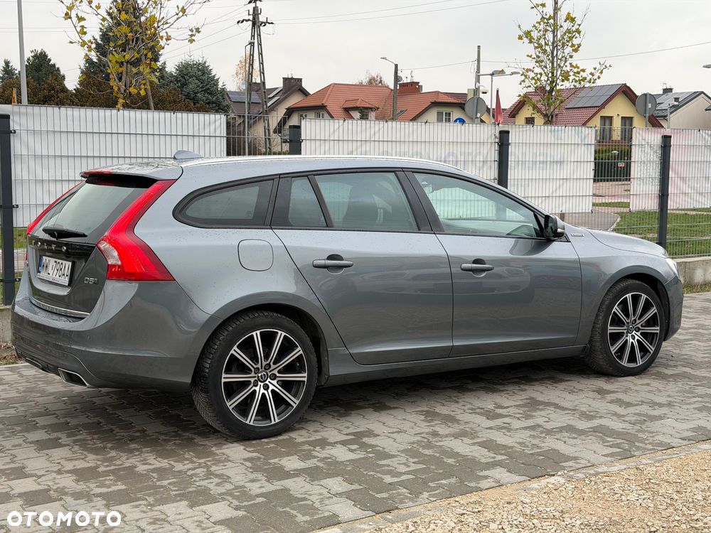 Volvo V60 D5 AWD Momentum - 8