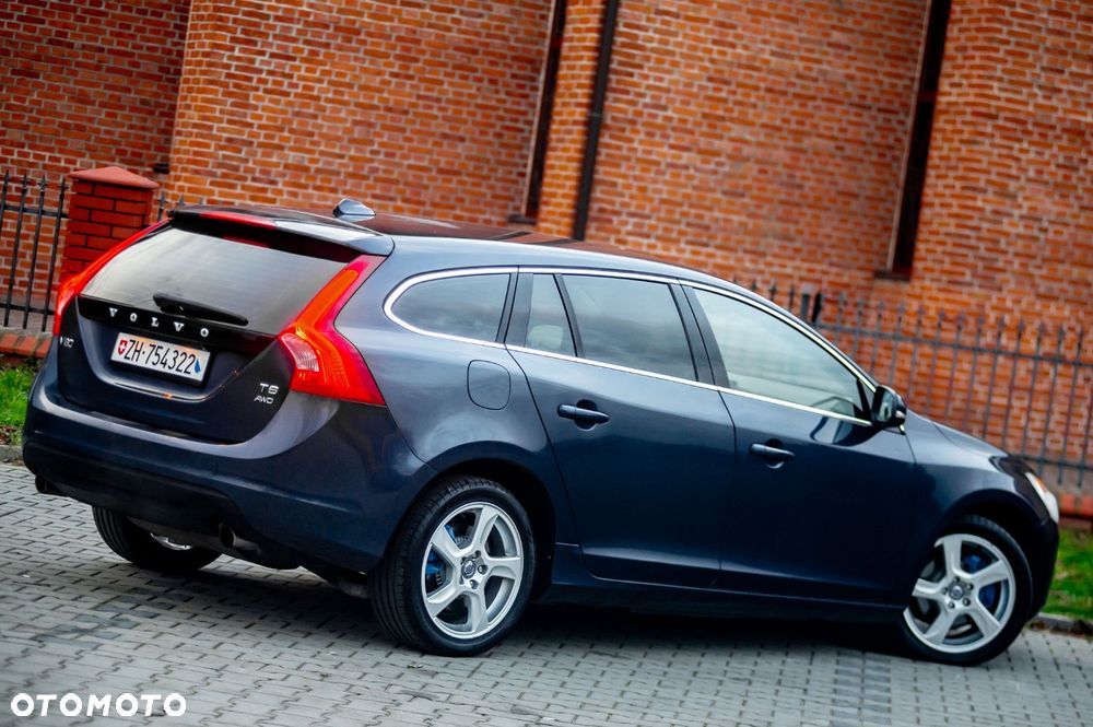 Volvo V60 T6 AWD Geartronic Momentum - 11