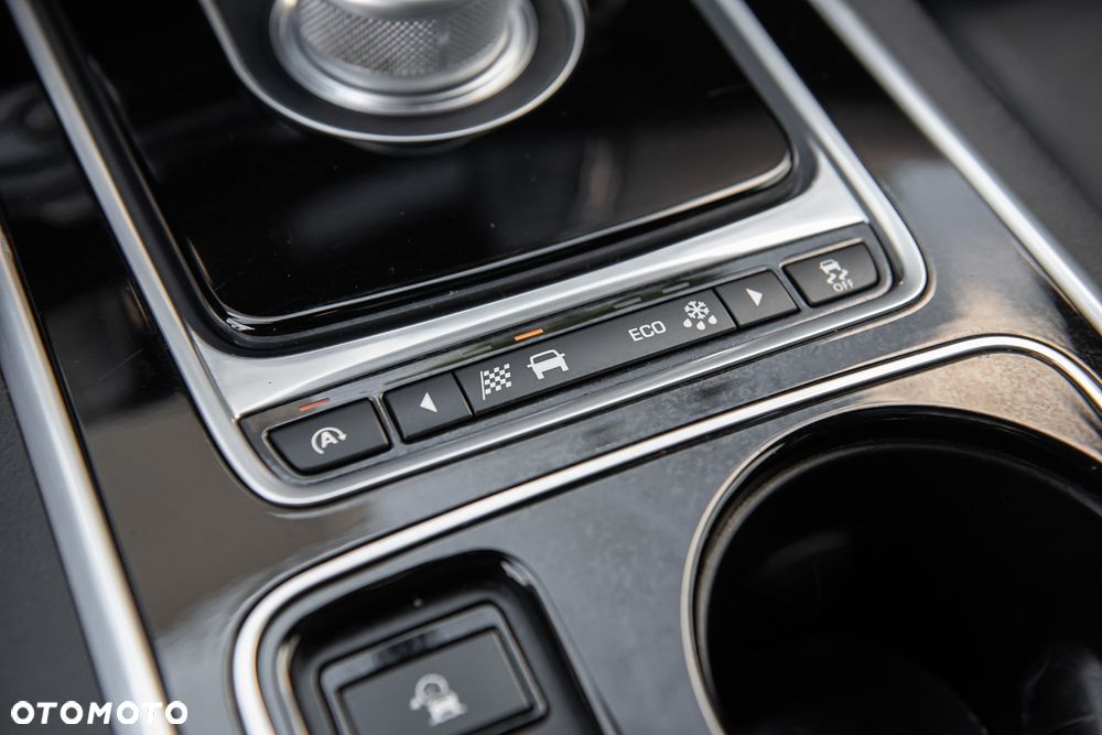 Jaguar XE - 28