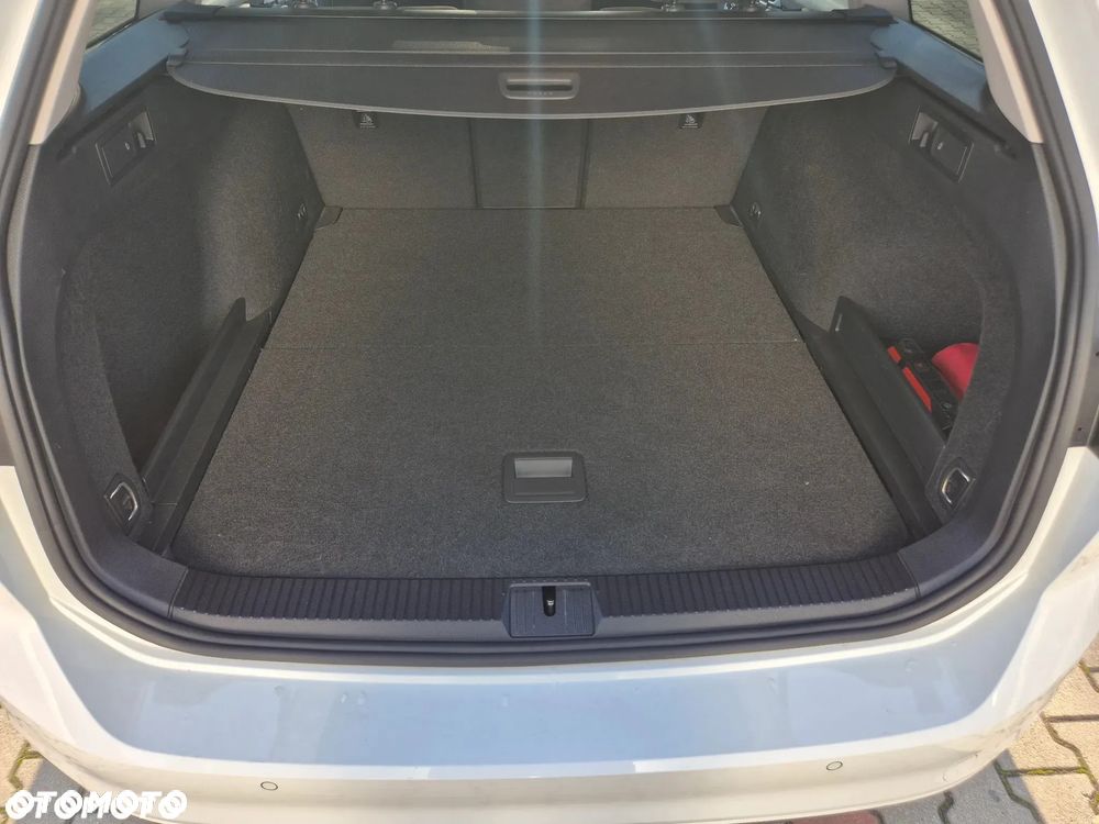 Volkswagen Passat Variant 2.0 TDI EVO Essence DSG - 17