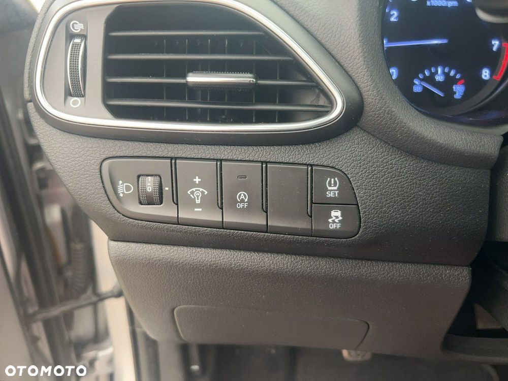 Hyundai i30 1.5 DPI Classic + - 25