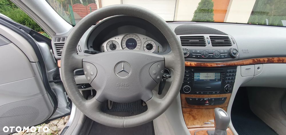 Mercedes-Benz Klasa E - 27