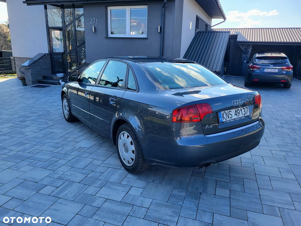 Audi A4 Limousine - 3