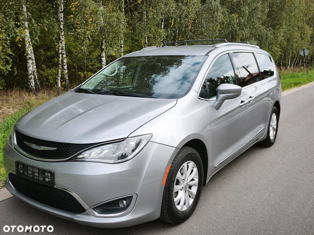 Chrysler Pacifica - 11