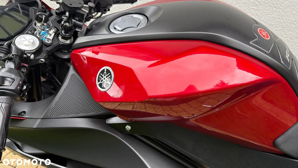 Yamaha YZF - 8