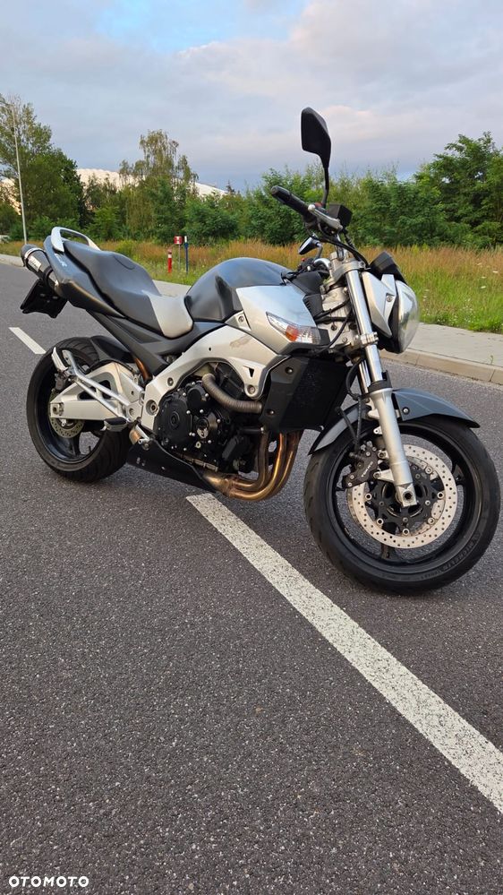 Suzuki GSR - 10