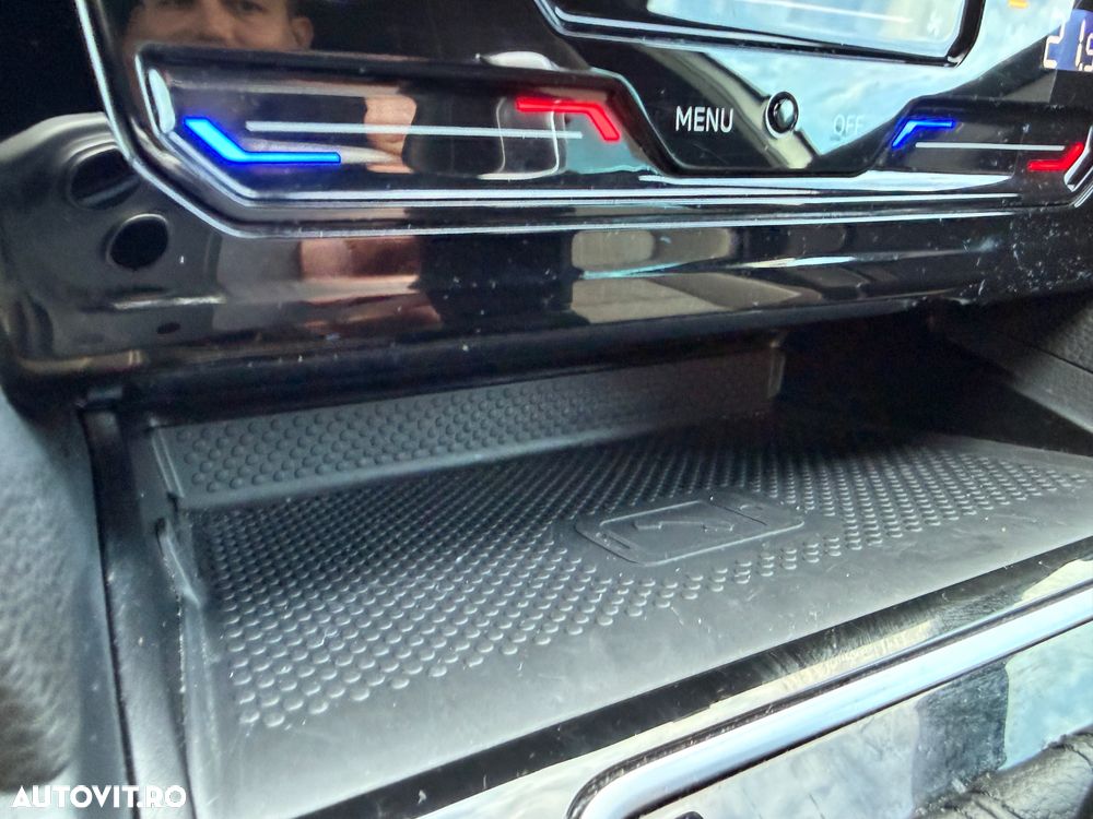 Volkswagen Passat 2.0 TDI SCR DSG 4Motion Elegance - 16