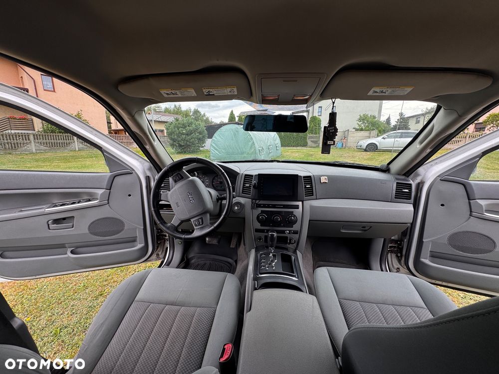Jeep Grand Cherokee - 21