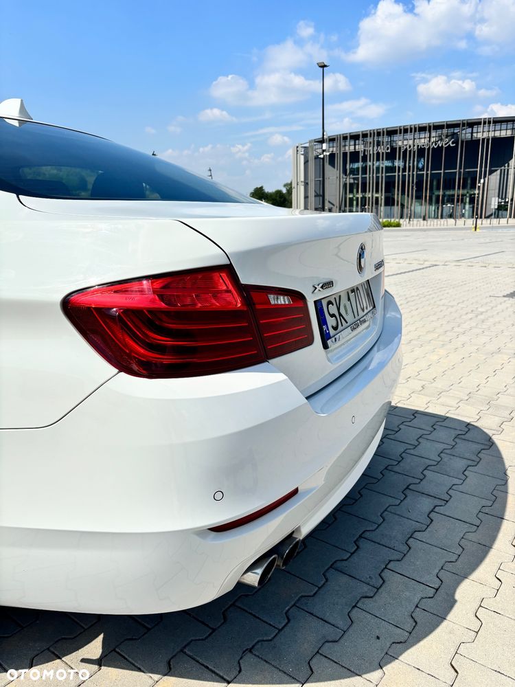 BMW Seria 5 520d xDrive - 14