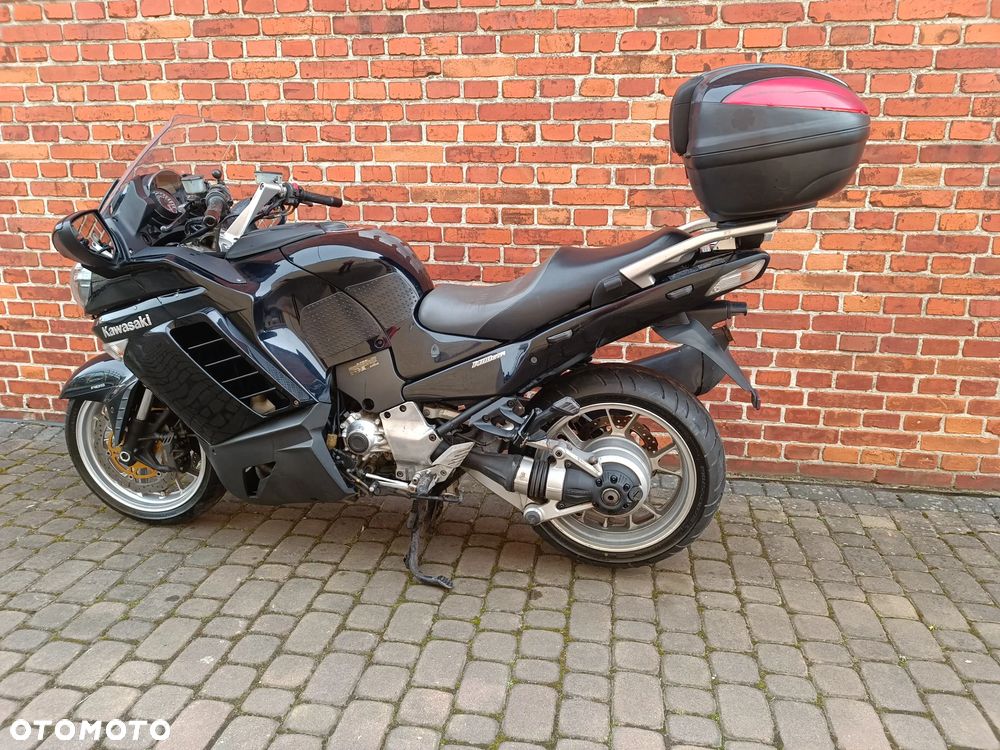 Kawasaki GTR - 4