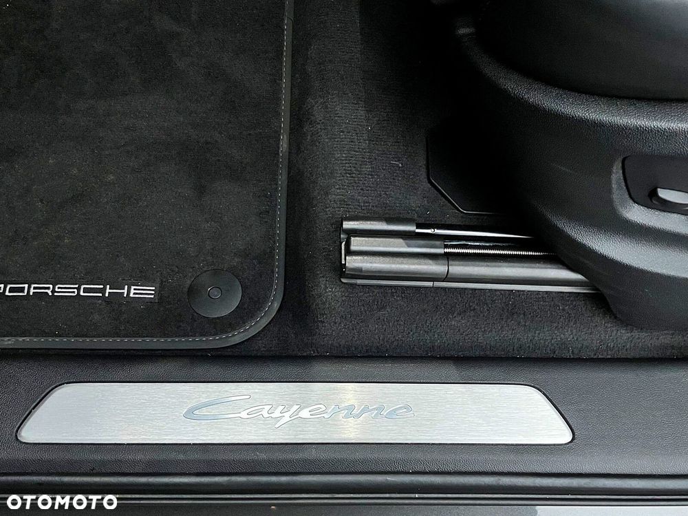 Porsche Cayenne - 14