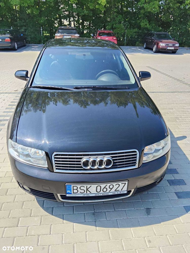 Audi A4 Limousine - 1