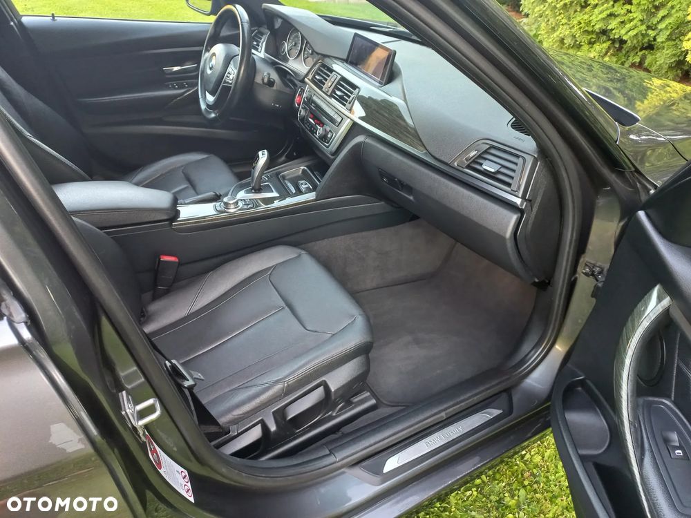 BMW Seria 3 330d Sport-Aut Luxury Line - 11