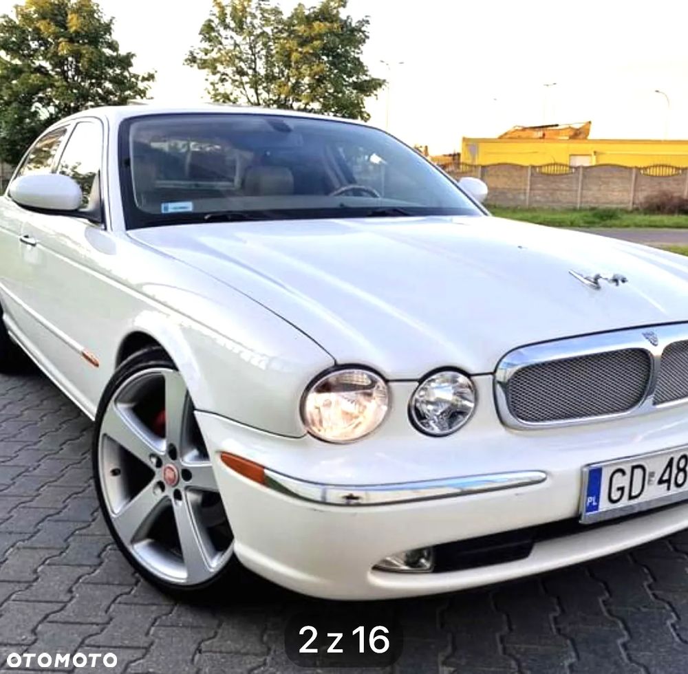 Jaguar XJ XJ8 4.2 LWB Executive - 3