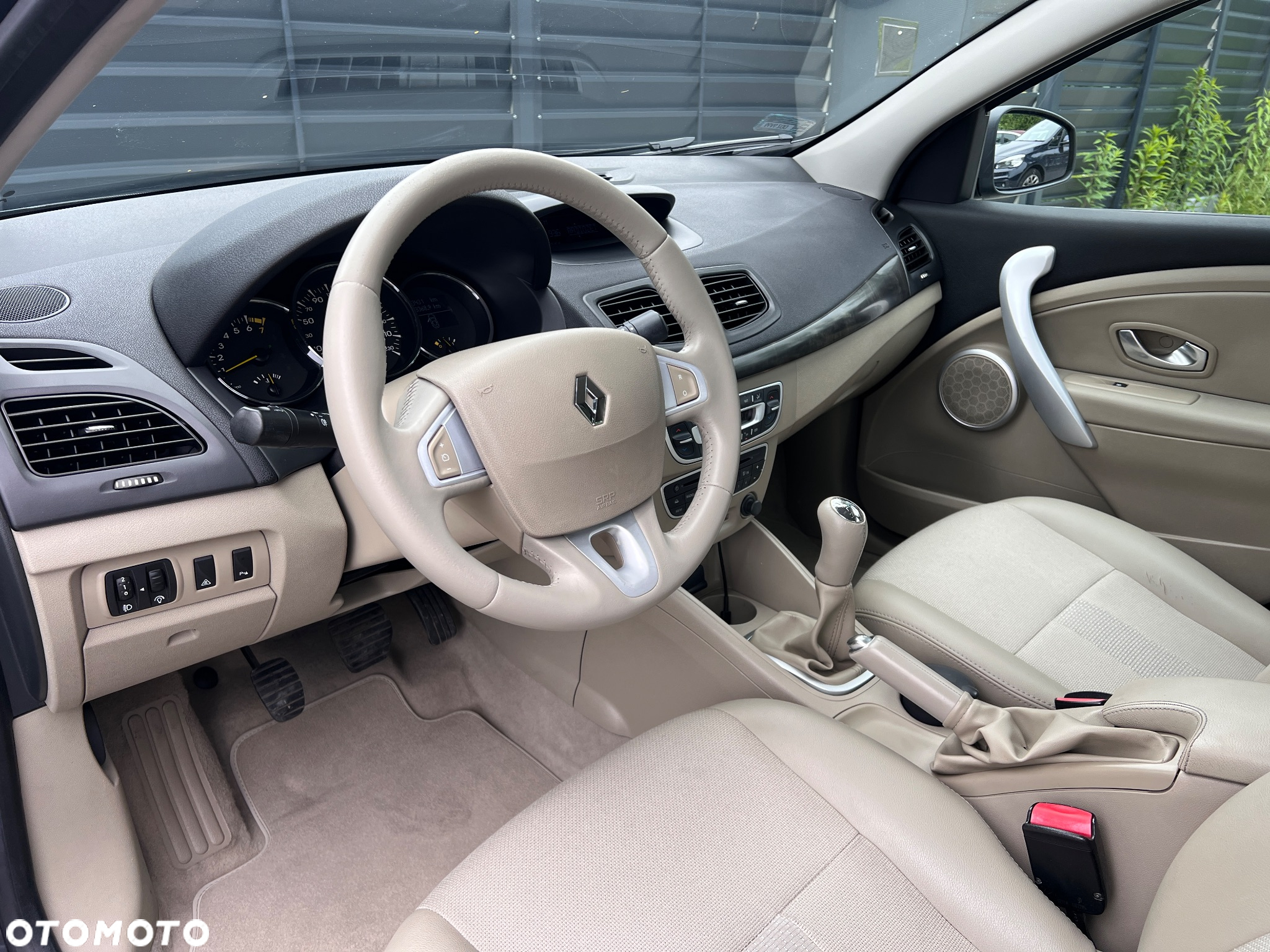 Renault Fluence 1.6 16V Privilege - 10