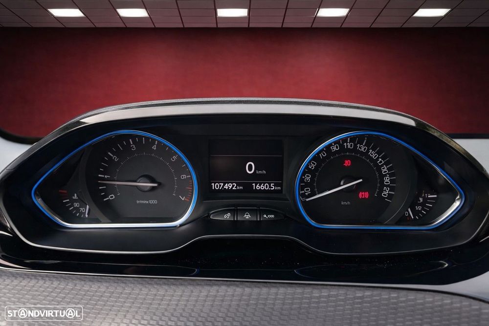 Peugeot 2008 1.2 PureTech Allure - 10