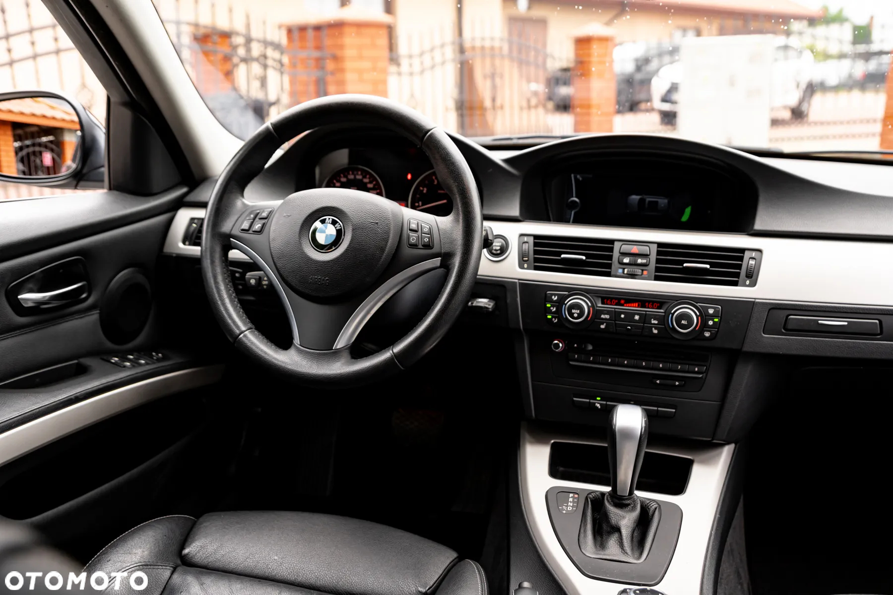 BMW Seria 3 325i xDrive Touring Edition Sport - 26