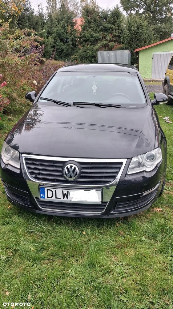 Volkswagen Passat - 1
