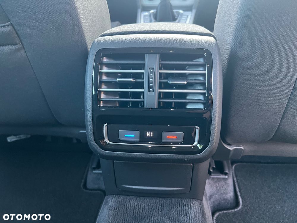 Volkswagen Passat - 36