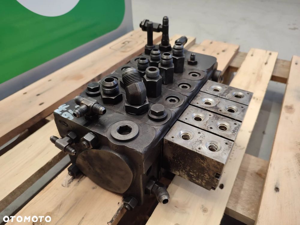 Rozdzielacz hydrauliczny Massey Ferguson 9407 (7GH345002) - 4