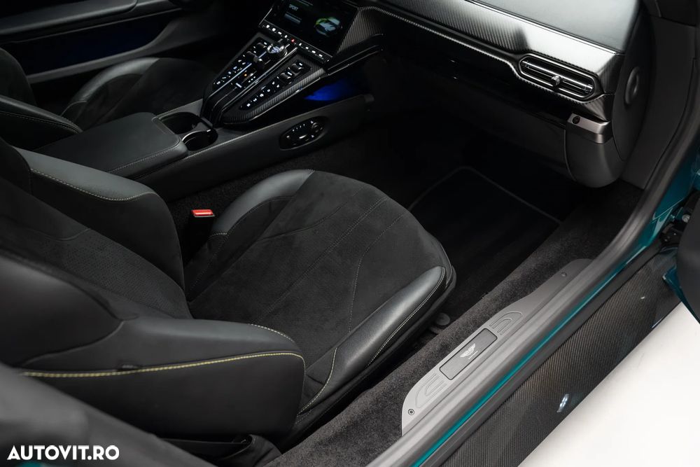 Aston Martin V8 Vantage - 35