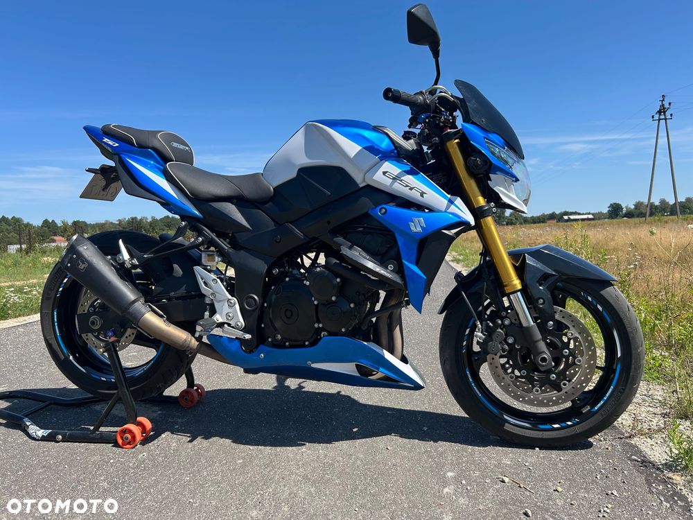 Suzuki GSR - 7