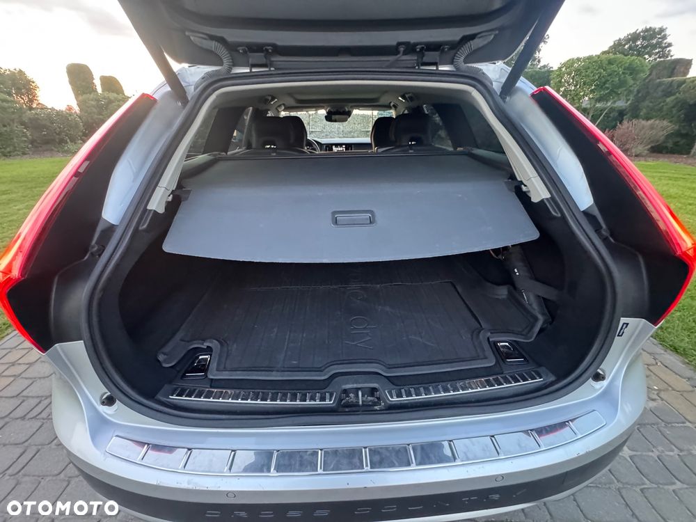 Volvo V90 Cross Country T6 AWD - 32