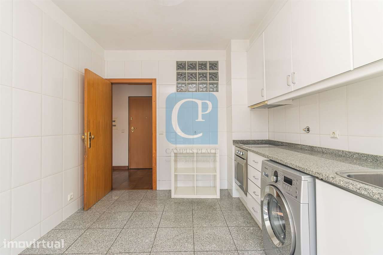 Apartamento T1 Duplex, em frente ao Hospital S. João - Grande imagem: 4/28
